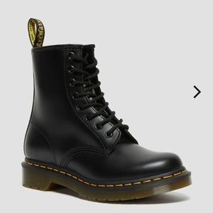 Dr. Martens 1460 pascal lace up boots